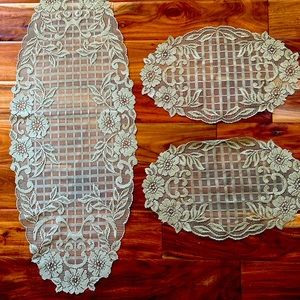 3 piece Doily set